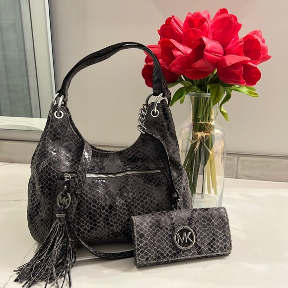 Michael Kors purse with matching wallet - Picture 1 of 4